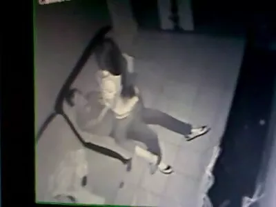 ជេន​ចូល​ចិត្ត​លួច​ពី​ក្រោយ