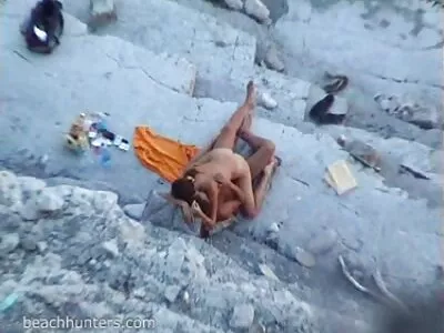 Slutty MILF បានចែករំលែក ការប្រកាស របស់ A Hard Flesh Pole
